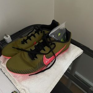 Nike men’s track spikes